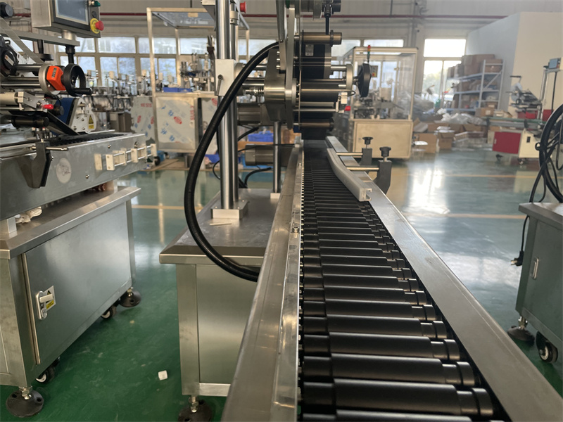 Roller conveyor belt