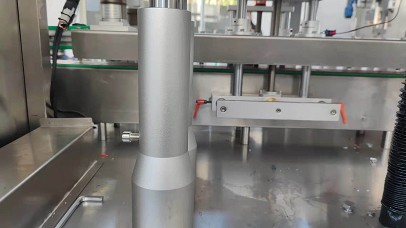 Tracking Bottle Screw Capping Sealing Machine Details